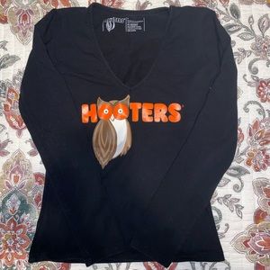 Hooters black long sleeve v neck size S.